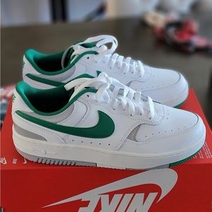 Brand new size 8 women (euro 39) size 6 men Unisex